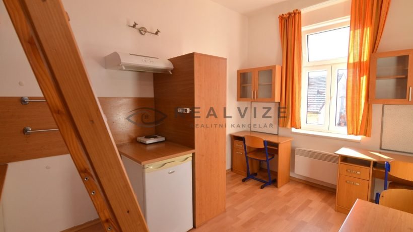 pronajem-mezonetoveho-bytu-1-kk-22m2-sumavska-ceske-budejovice-7-dsc-0253-14ec3b