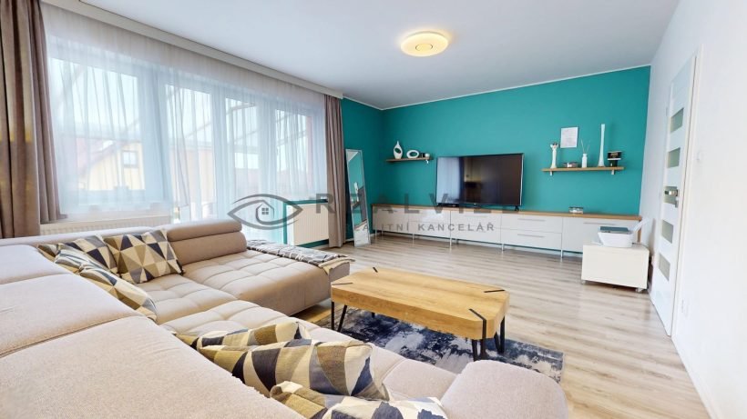 Prodej-RD-Usilne-obyvaci-pokoj-foto-1